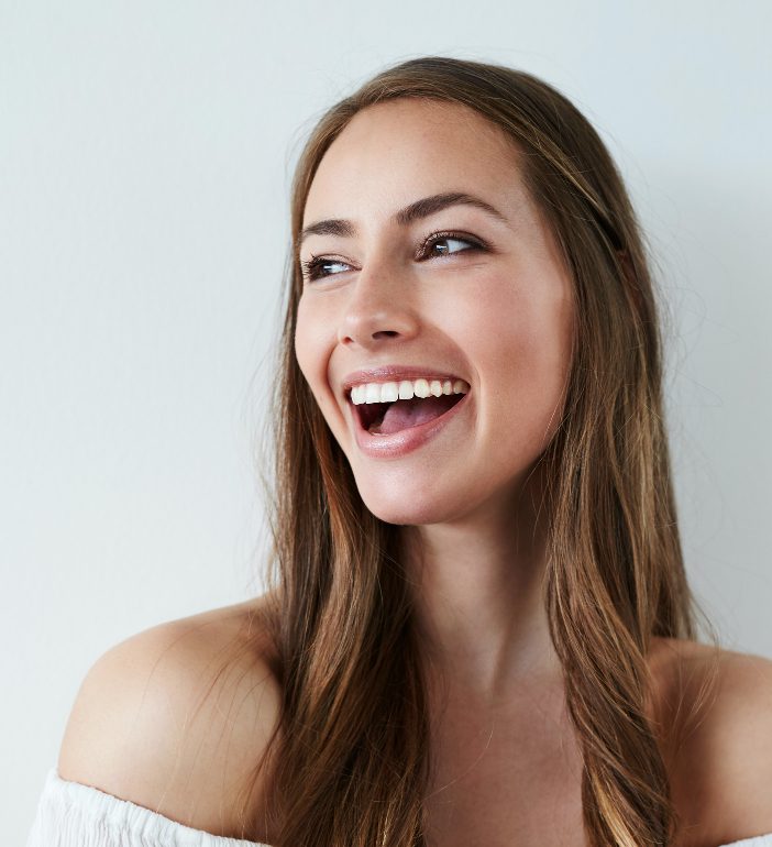 Understanding the differences between dental bonding and porcelain veneers helps in choosing the right option.